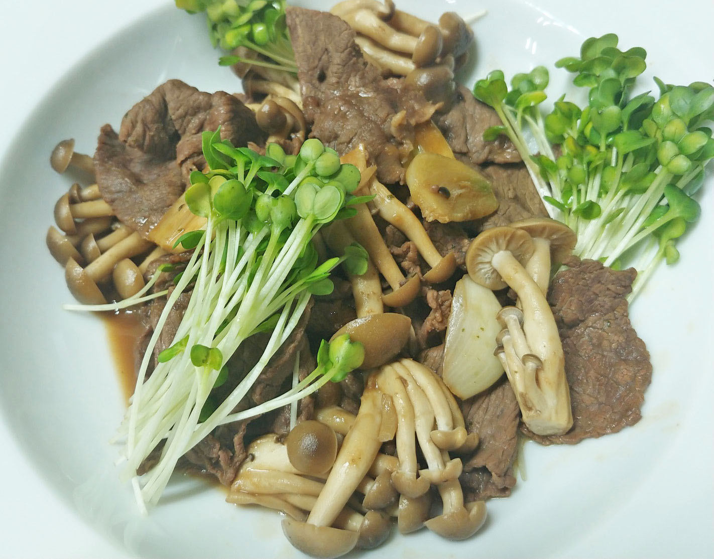 牛肉のにんにくバター煮